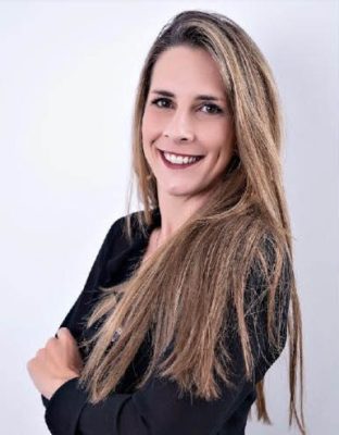 ADVOGADA DRª LUCIANE SIMÕES – Especialista na Área da Saúde, Estética e Beleza e Direito Empresarial e Trabalhista